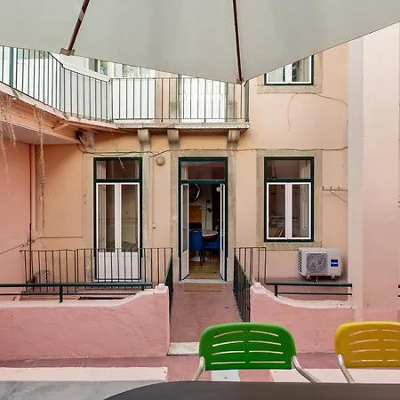 Joivy Exquisite With Patio In Graca Apartment